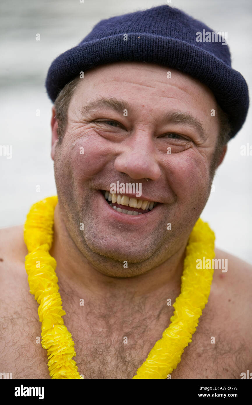 Polarbear schwimmen 2008 New Years Day Feier Deep Cove North Vancouver, BC, Kanada Stockfoto