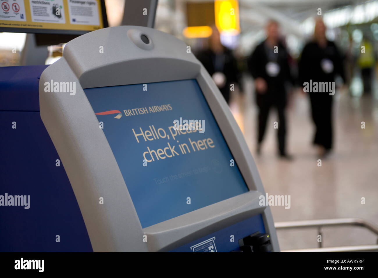 Eine automatisierte British Airways Check-in Dest am London Heathrow Airport Terminal 5 Stockfoto