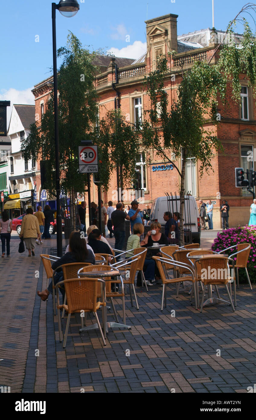 Überqueren Sie quadratische Café Leben Wakefield City Centre West Yorkshire Stockfoto