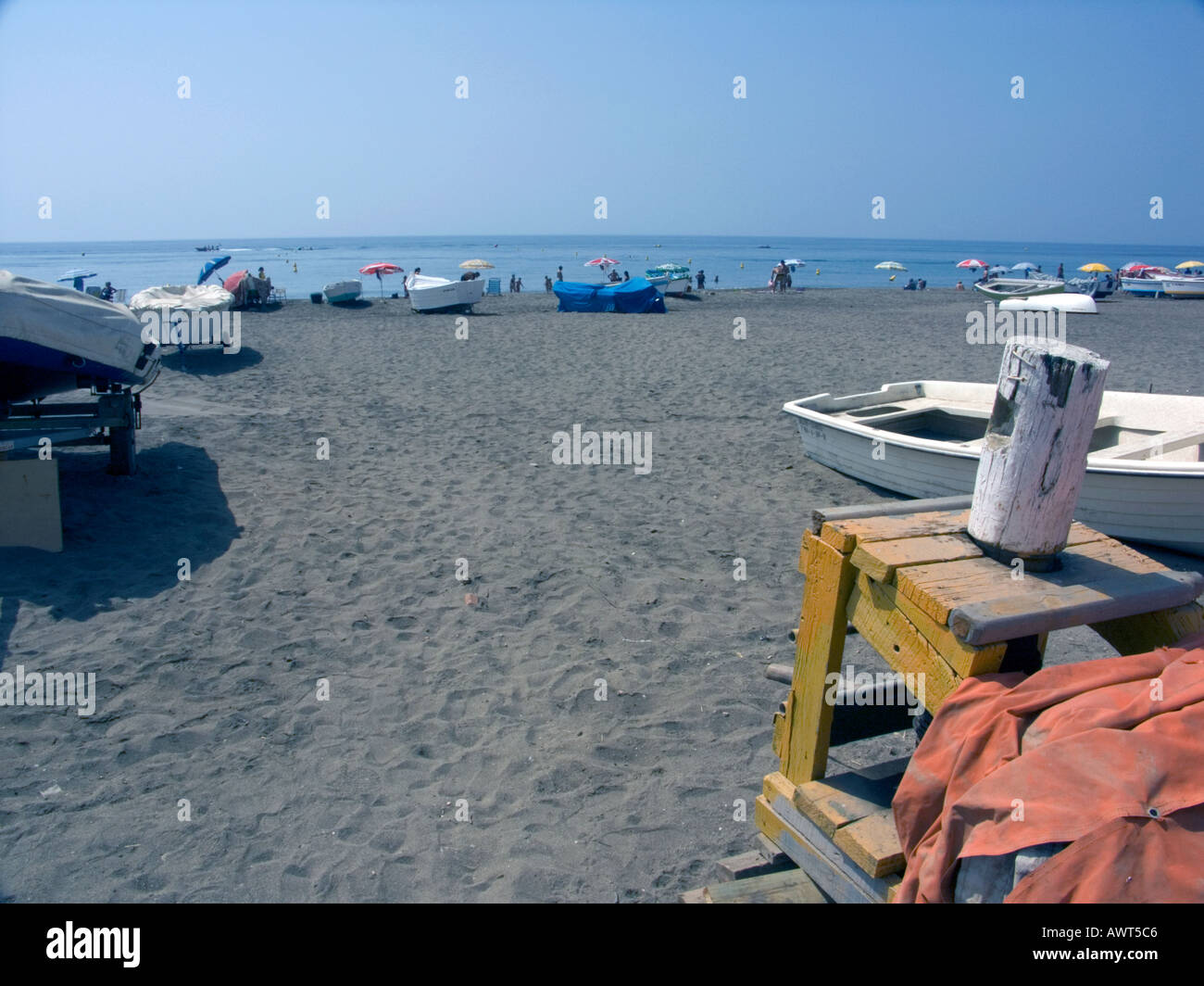 Traditionelles Boot Hebezeuge, gewundenen Gang, am Strand, Rincon de Victoria, Costa Del Sol, Spanien, Europa, Stockfoto