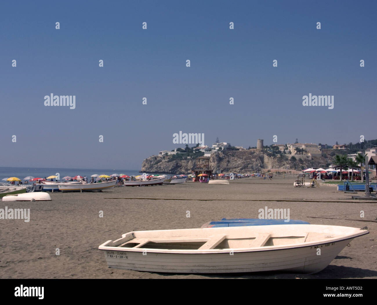 Hölzerne Fischerboote am Strand, Rincon De La Victoria, Costa Del Sol, Andalusien, Spanien, Andalusien, Andalusien, Andalusien, Stockfoto