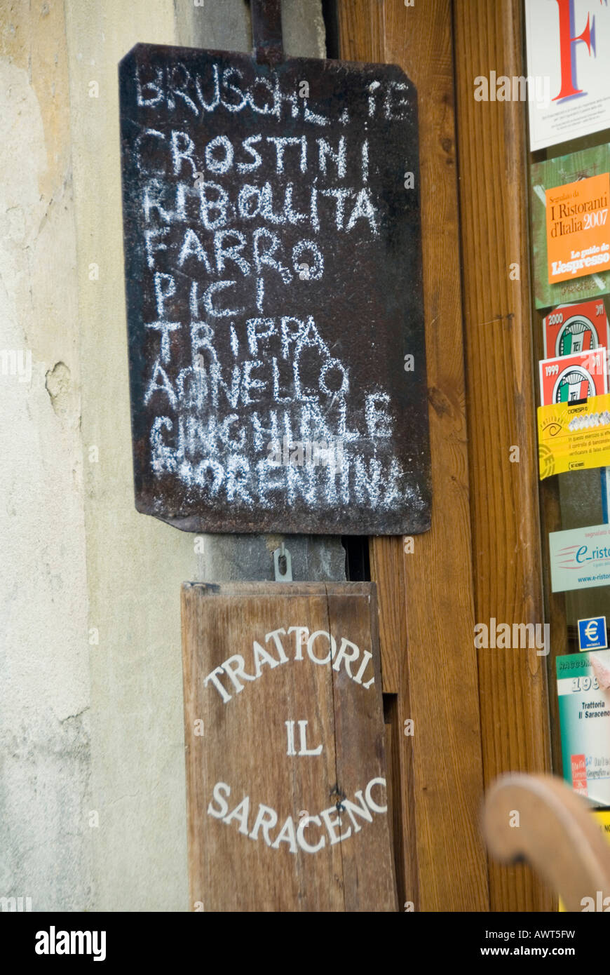 Menü-Tafel vor Il Saraceno Restaurant in Arezzo Stockfoto