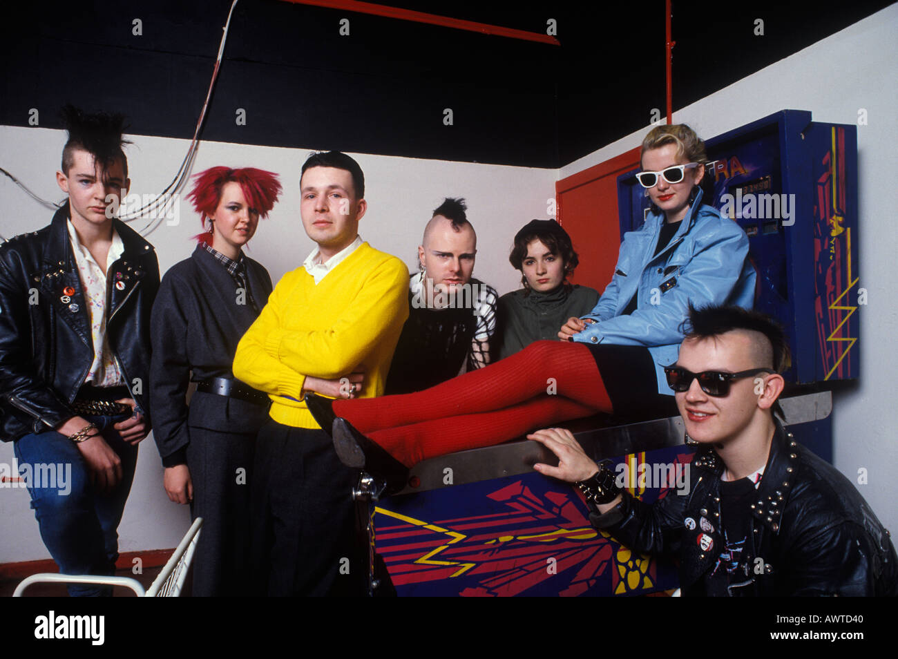 Kunsthochschüler 1980er Jahre Großbritannien. Gruppe von Modestudenten an der St Martins School of Art London. Rocker, New Romantics punks England 1985 HOMER SYKES Stockfoto