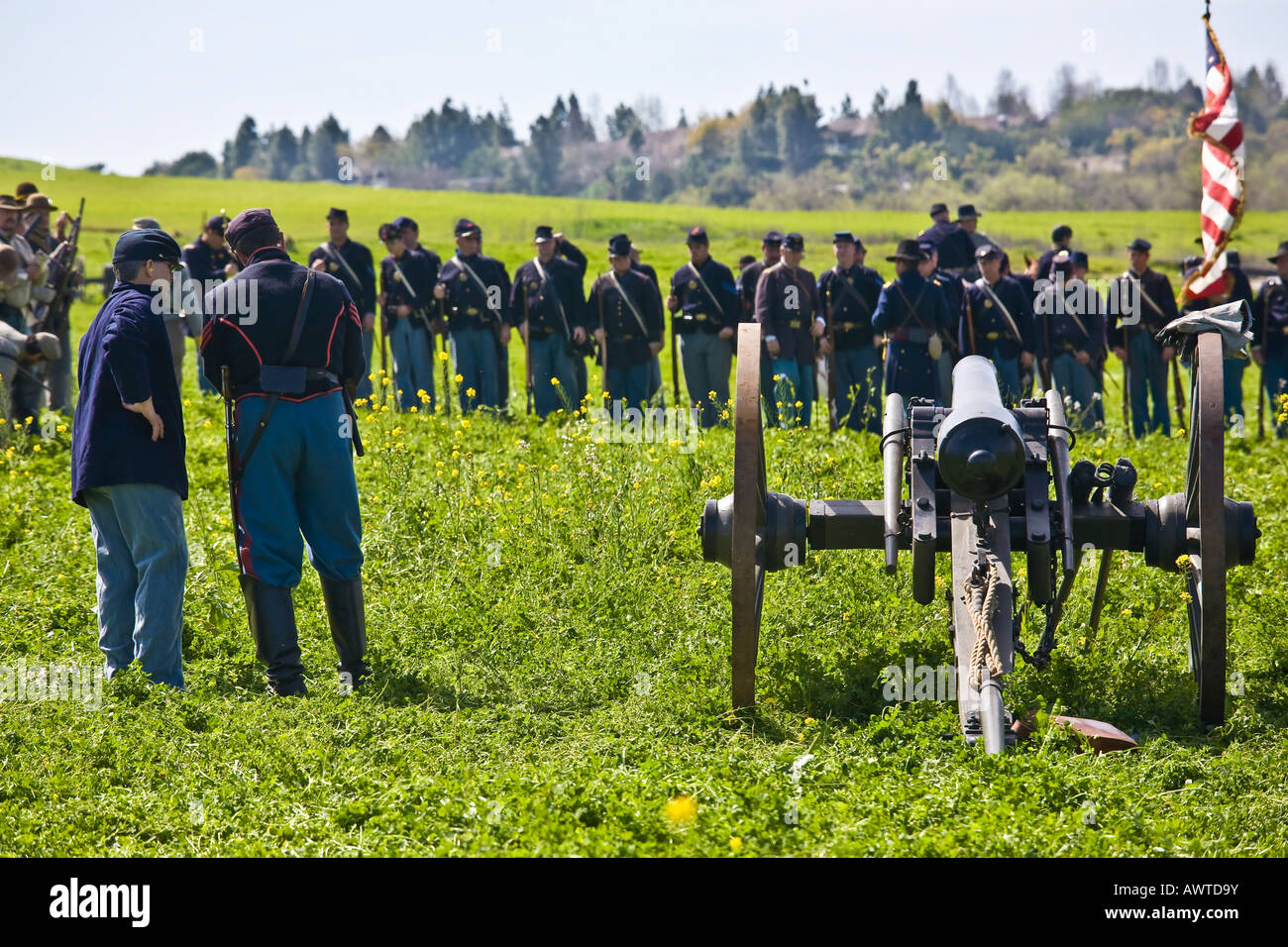 American Civil War Reenactor Soldaten und Kanonen auf Schlachtfeld in Vista, Kalifornien. Stockfoto