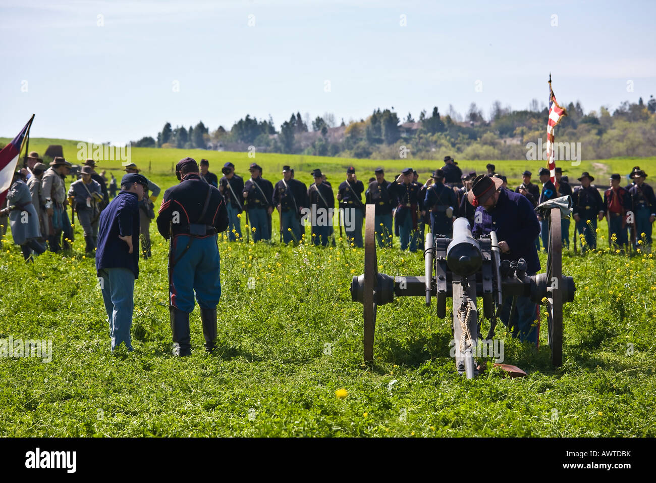 American Civil War Reenactor Soldaten und Kanonen auf Schlachtfeld in Vista, Kalifornien. Stockfoto