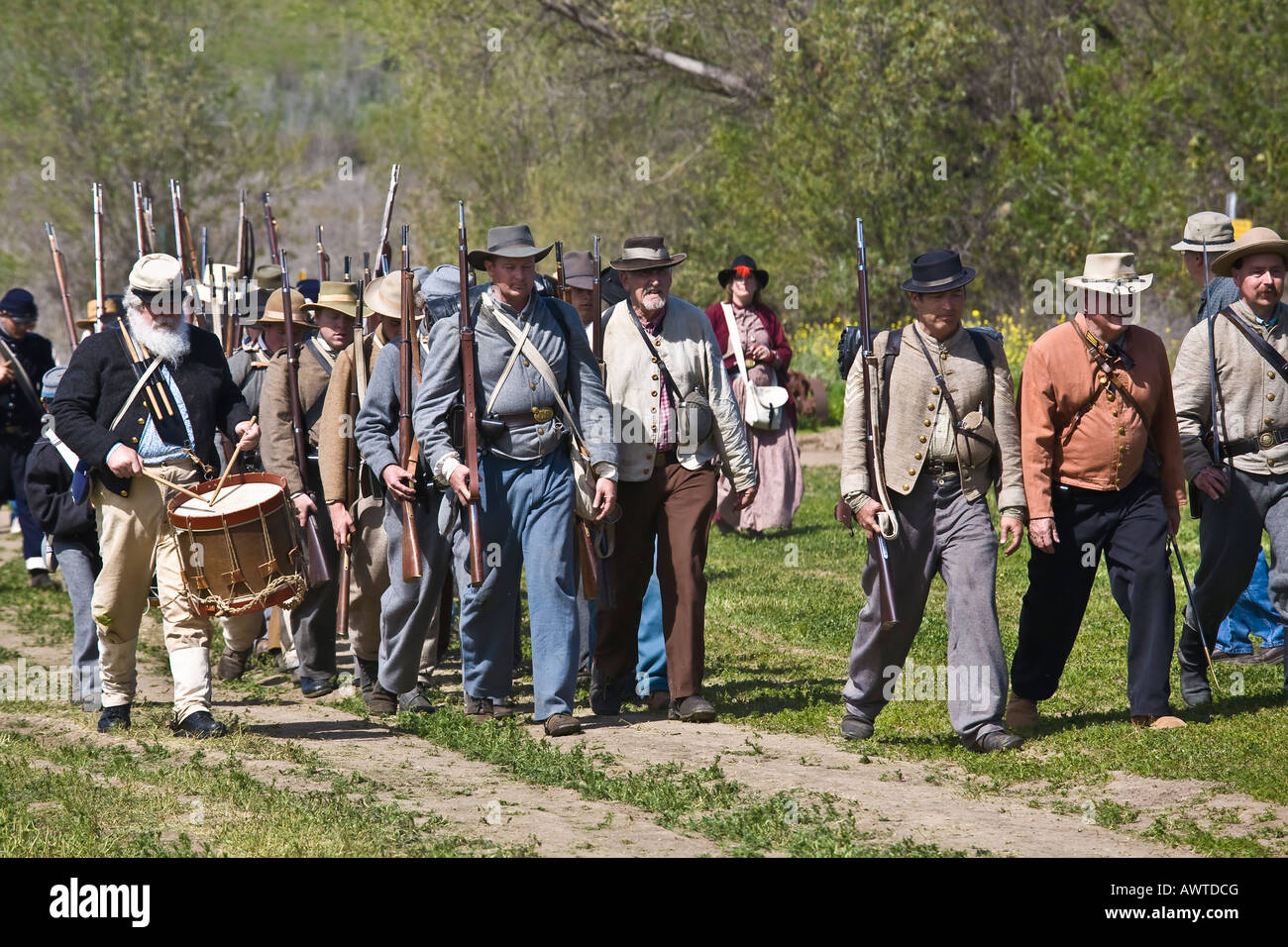 American Civil War Reenactor Soldaten marschieren zurück zum Camp nach Kampf in Vista, Kalifornien. Stockfoto