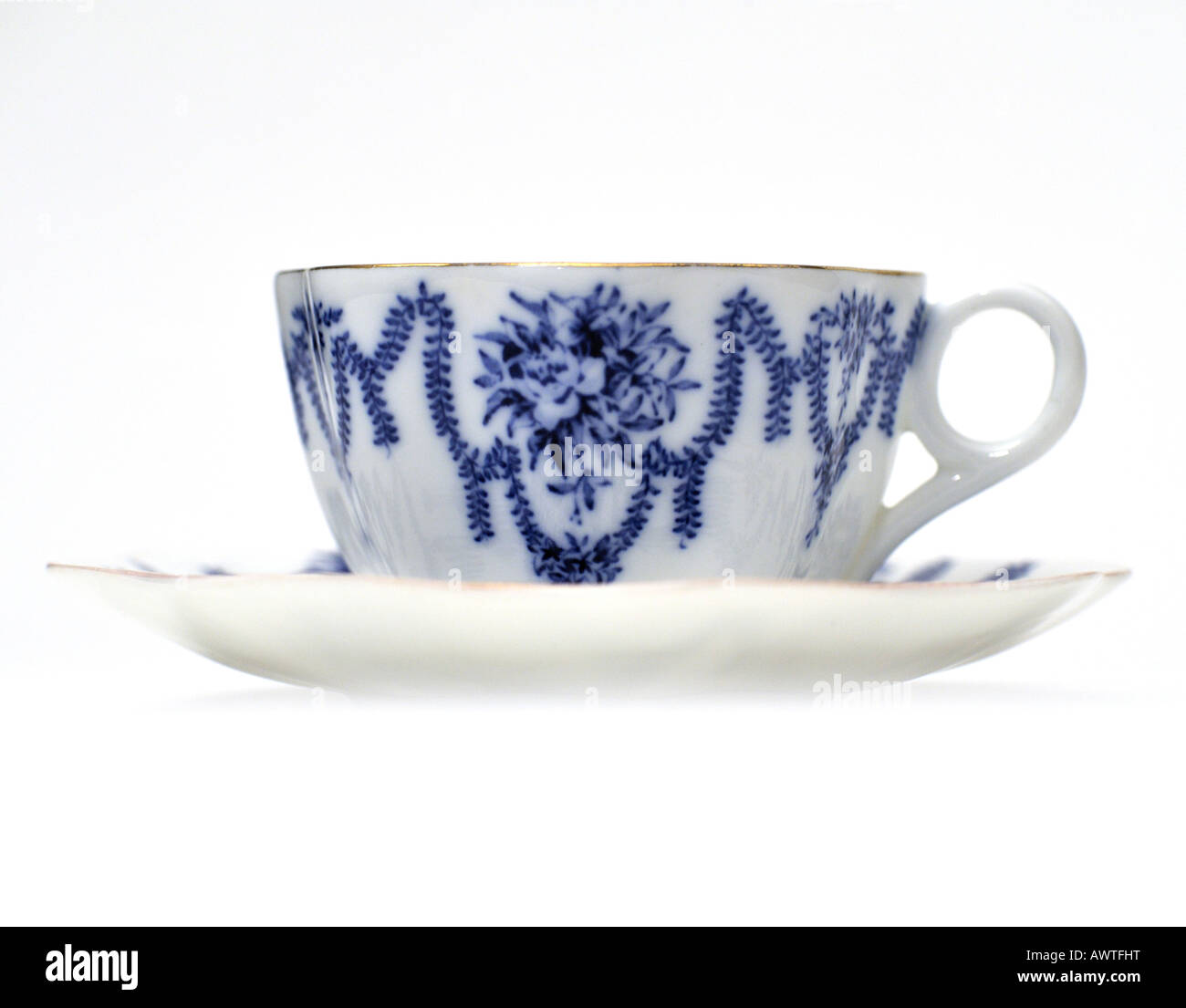 Feine englische Bone China Porzellan englische Keramik Kaffee Tee Tasse Untertasse von Coalport nur zur redaktionellen Nutzung Stockfoto