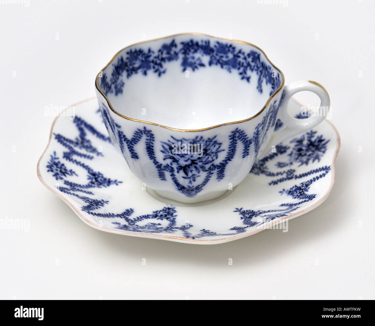 Feine englische Bone China Porzellan englische Keramik Kaffee Tee Tasse Untertasse von Coalport von Stoke nur zur redaktionellen Nutzung Stockfoto