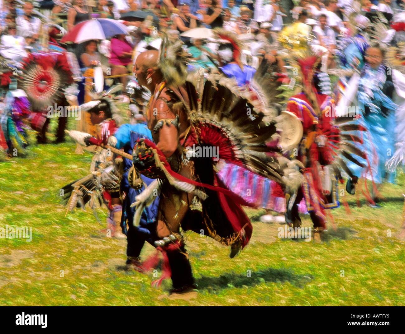 Indianer tanzen bei Powwow, Kahnawake, Quebec, Kanada Stockfoto