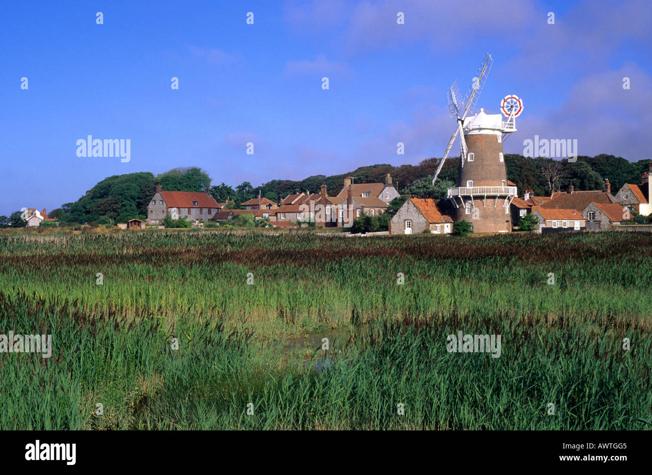 Cley nächste Meer Sümpfe und Windmühle Norfolk Stockfoto
