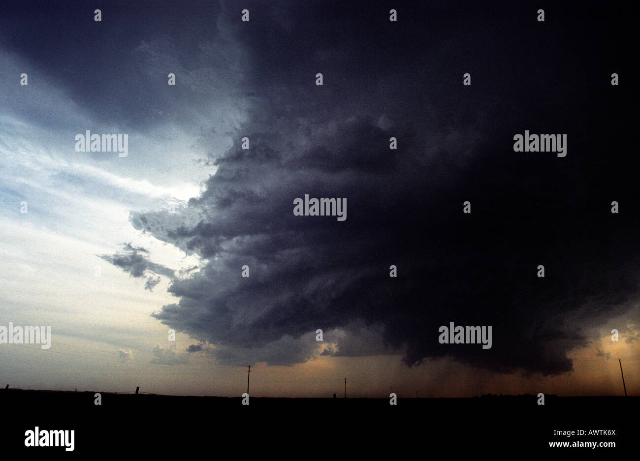 Eine Superzelle in ländlichen Republik County Kansas Mai 2004 Stockfoto