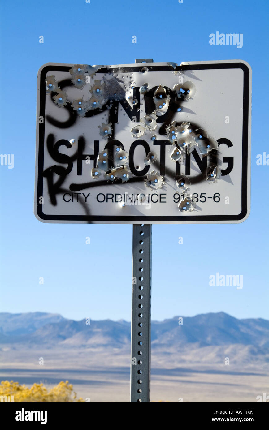 Straßenschild in Wüste zum Ziel Pratice Zeichen liest nicht geschossen Stockfoto