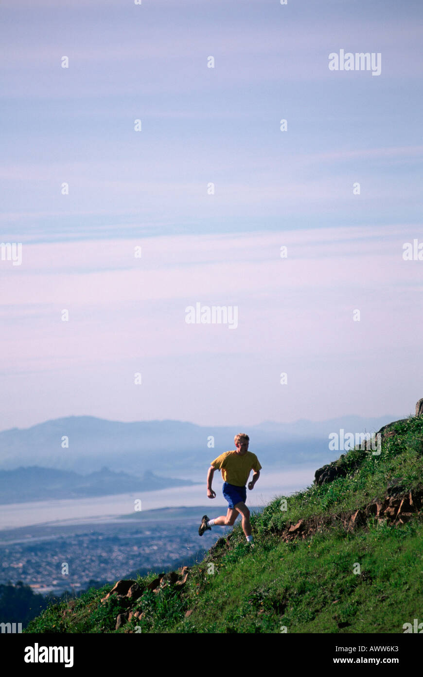 Jerry Dodrill laufen auf der Seaview Trail Tilden Regional Park Kalifornien Vereinigte Staaten Stockfoto