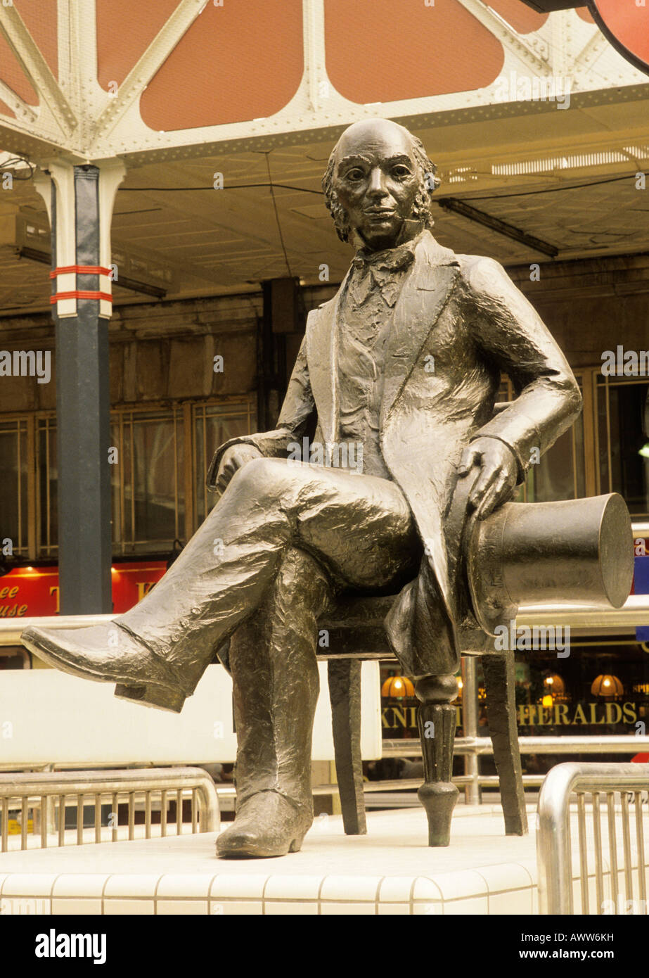 Brunel sitzende Statue Paddington Station Portrait Bild Isambard Königreich London UK England Brücke Eisenbahningenieur Stockfoto