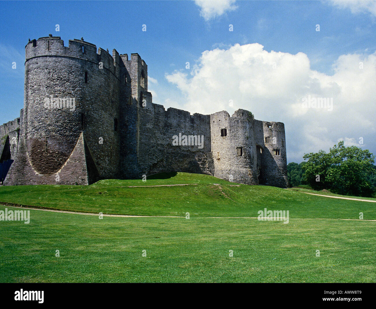 Teile des großen Turm von Chepstow Castle stammen aus dem 10. Jahrhundert Stockfoto