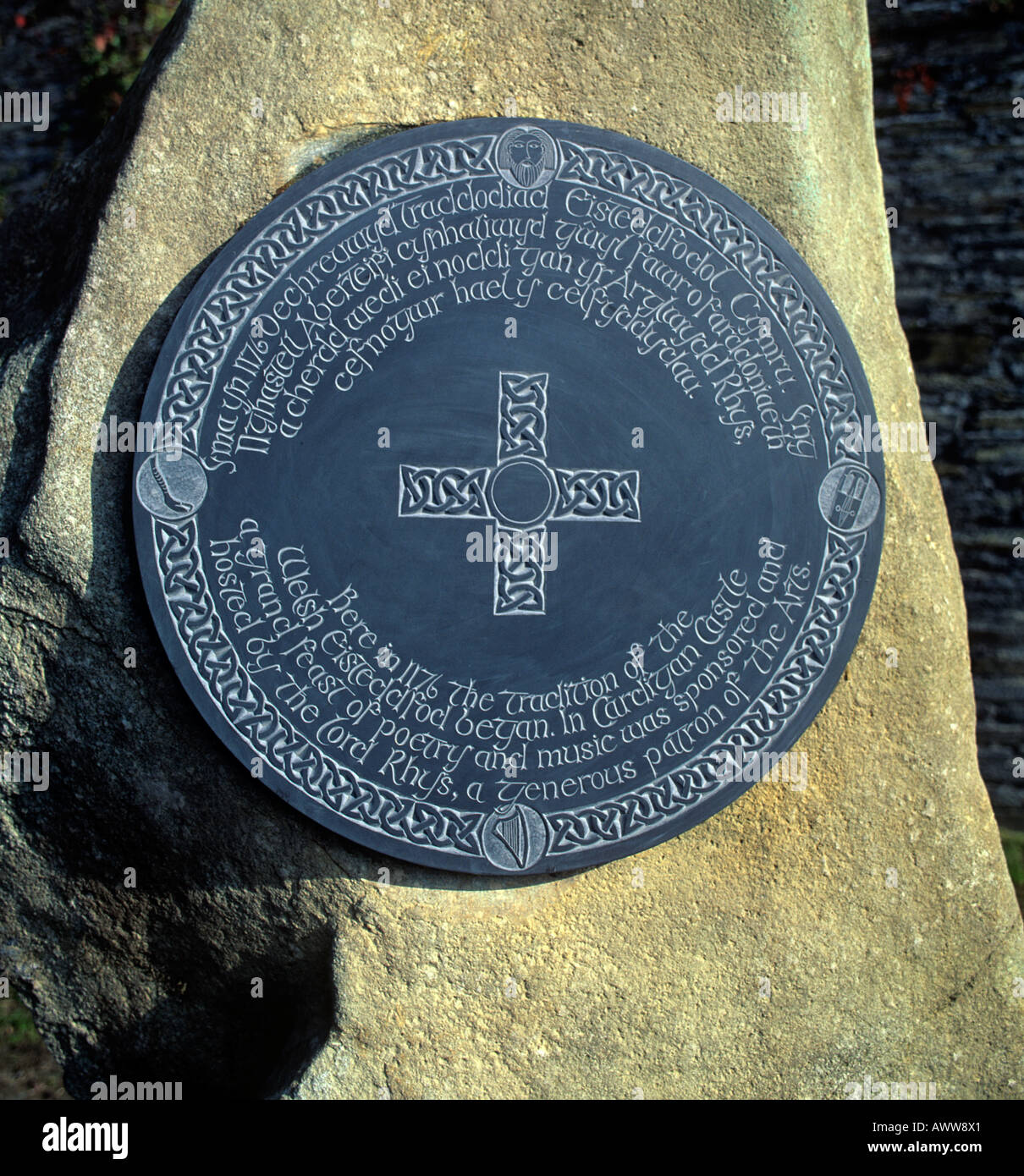 Plakette der ersten Eisteddfod 1176 auf dem Gelände des ehemaligen Cardigan Burg zum Gedenken an in Stockfoto