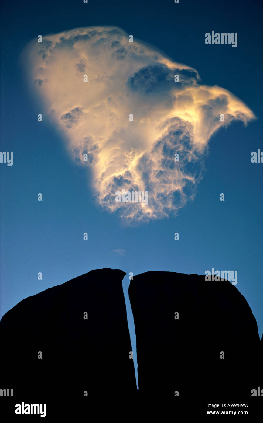 Split Rock und Cloud Eastern Sierra California Stockfoto