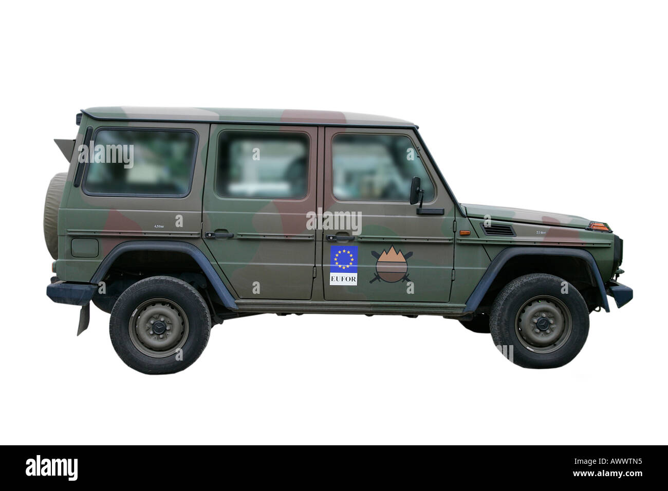 EUFOR militärische einheitliche Auto Soldat Kampf Kräfte Straße Arm Kräfte Unabhängigkeit bewaffnet gepanzertes Fahrzeug Transport Sicherheit Konvoi Stockfoto