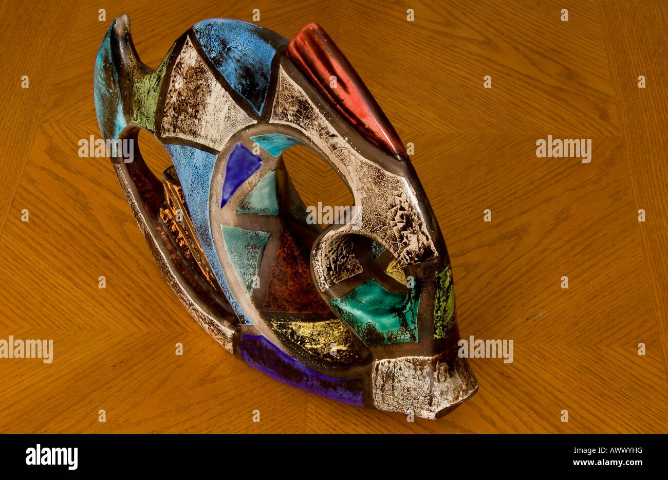 Handgemalte Keramik, Raku Fisch. Stockfoto