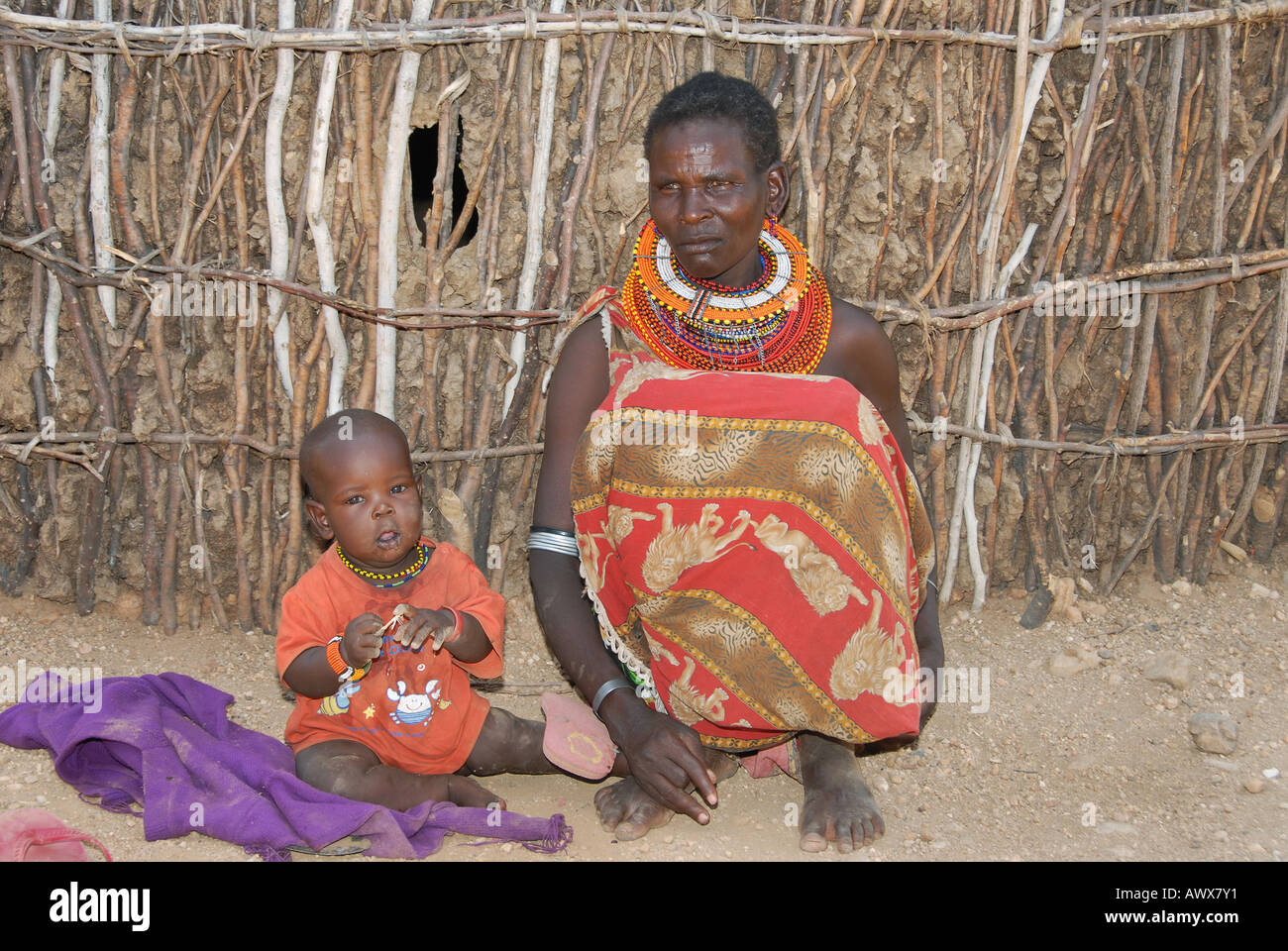 Samburu-Frau mit Kind, Kenia Stockfoto