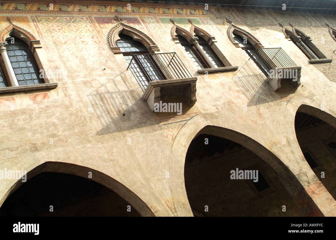 Haus mit verblassten Fresken in Treviso Italien Stockfoto