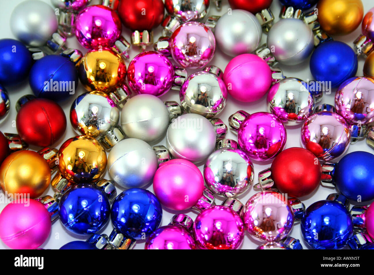 bunte Bläschen Weihnachtsbaum Spielzeug Stockfoto