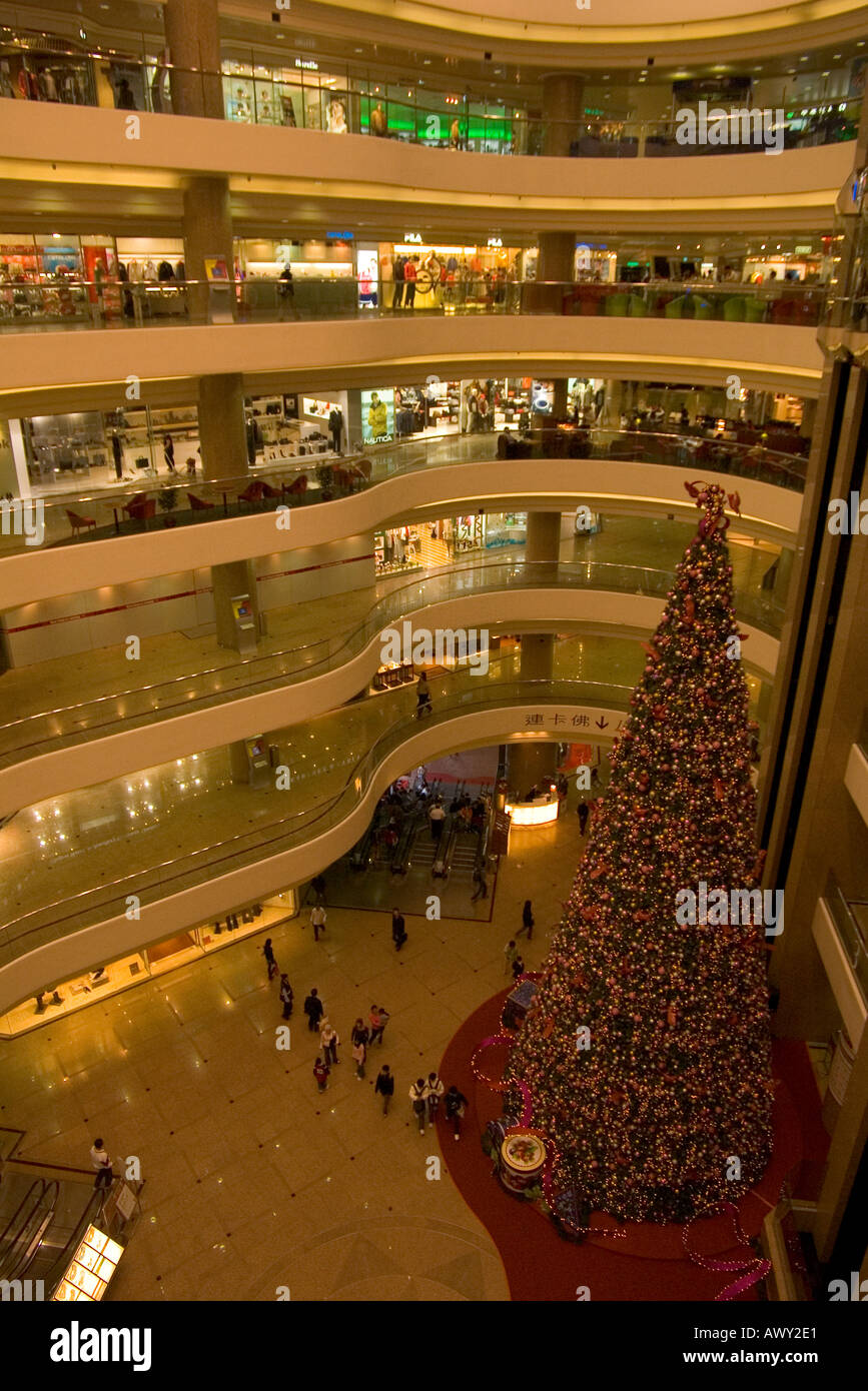 dh Times Sqaure Marketplace CAUSEWAY BAY HONG KONG Weihnachtsbaumlichter im modernen Einkaufszentrum hk Shop Mall Einzelhandel Inneneinrichtung Dekorationen Stockfoto