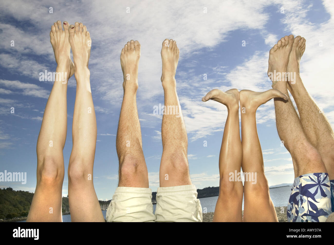 Beine und Füße hoch in der Luft Stockfoto