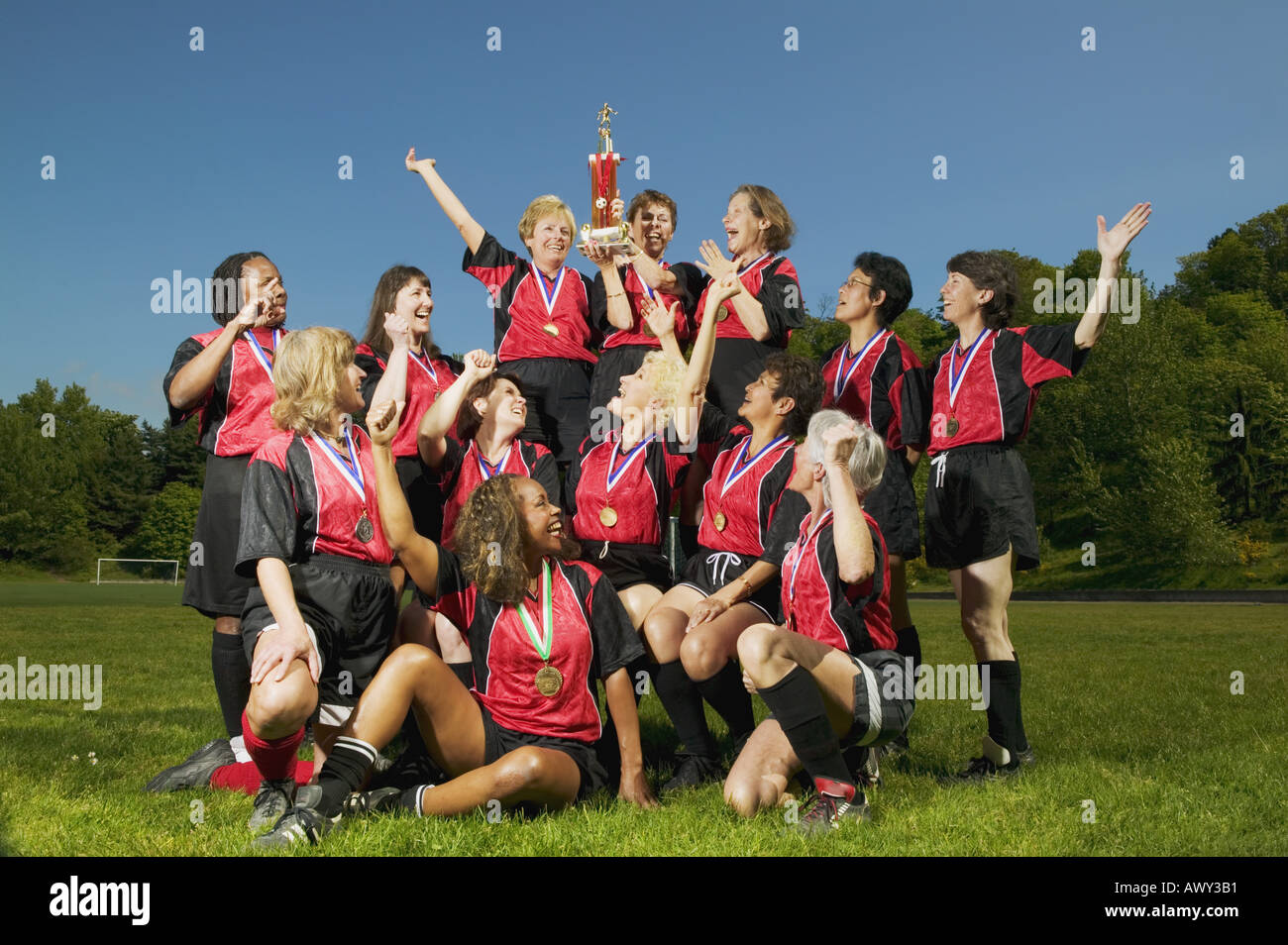Weibliche Fußball Team feiert Stockfoto