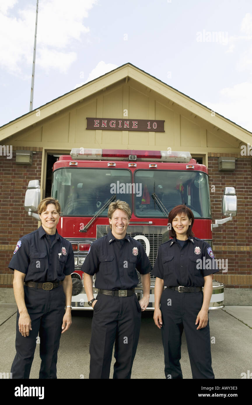 Porträt von drei Feuerwehrleute Stockfoto