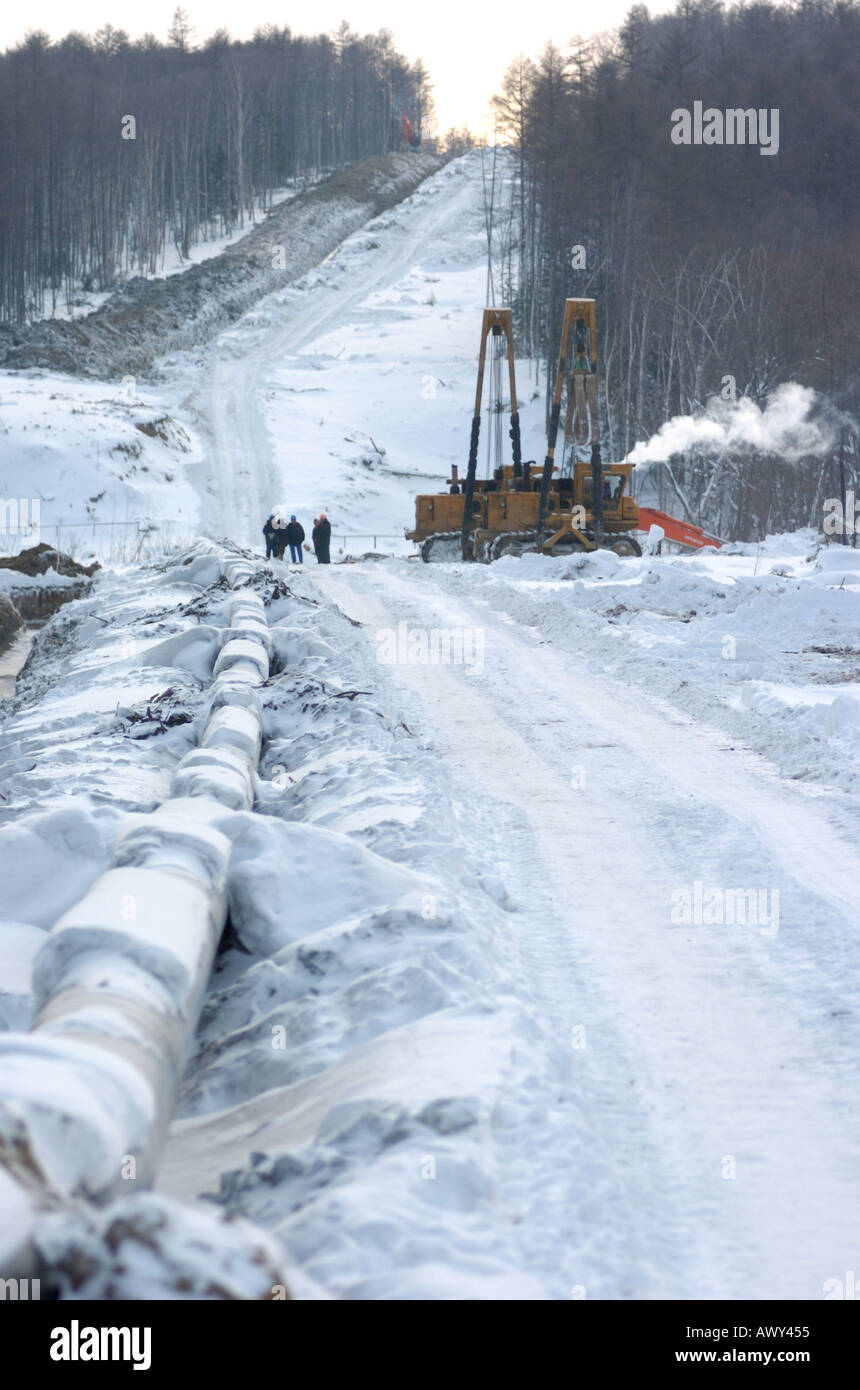 Bau von Öl- und Gaspipelines im Winter auf der Insel Sachalin Russland 2005 Stockfoto