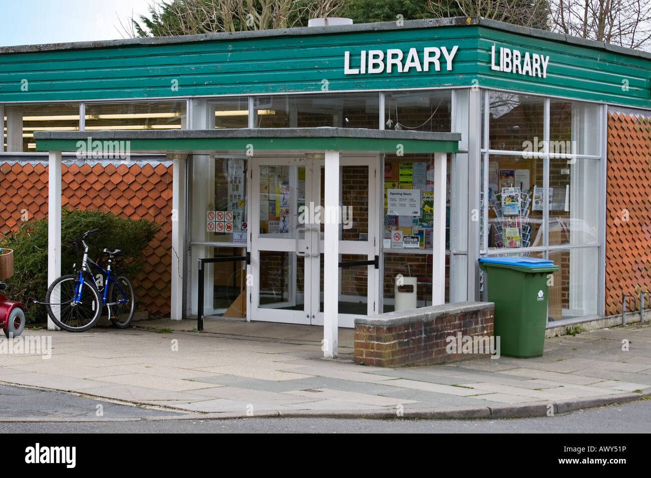 Kleine Stadt-Zentrum-Bibliothek in Rustington, West Sussex, England, UK Stockfoto