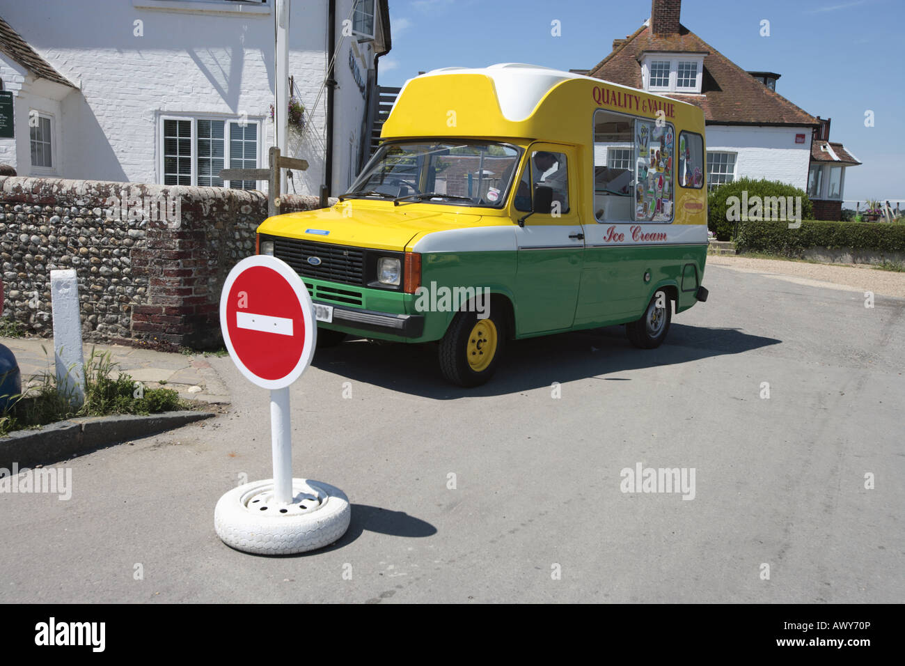 "kein Eintrag" Zeichen vor "Eiswagen" Stockfoto