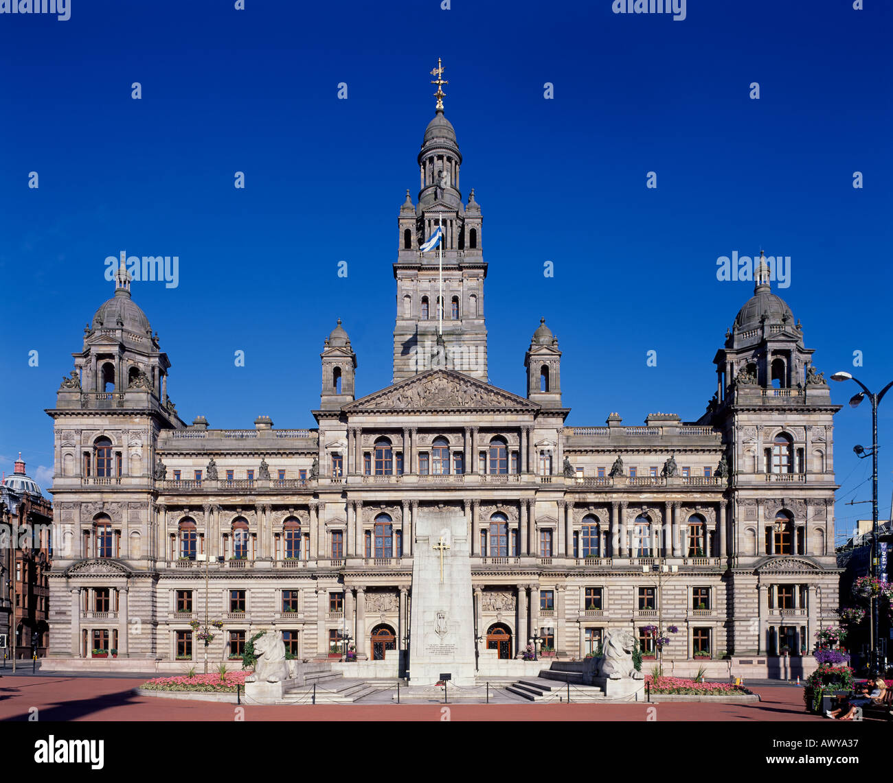 Der Kenotaph und City Chambers, George Square, Glasgow, Schottland. Stockfoto