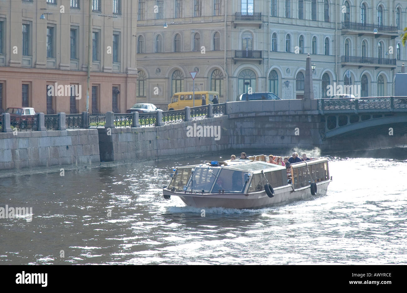 Ausflugsboot in Sankt petersburg Stockfoto