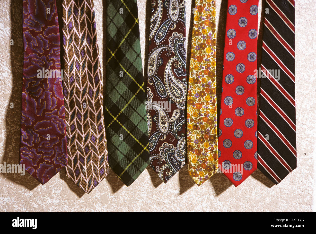 Auswahl an Herren Krawatten mit verschiedenen Farben und Mustern Stockfoto