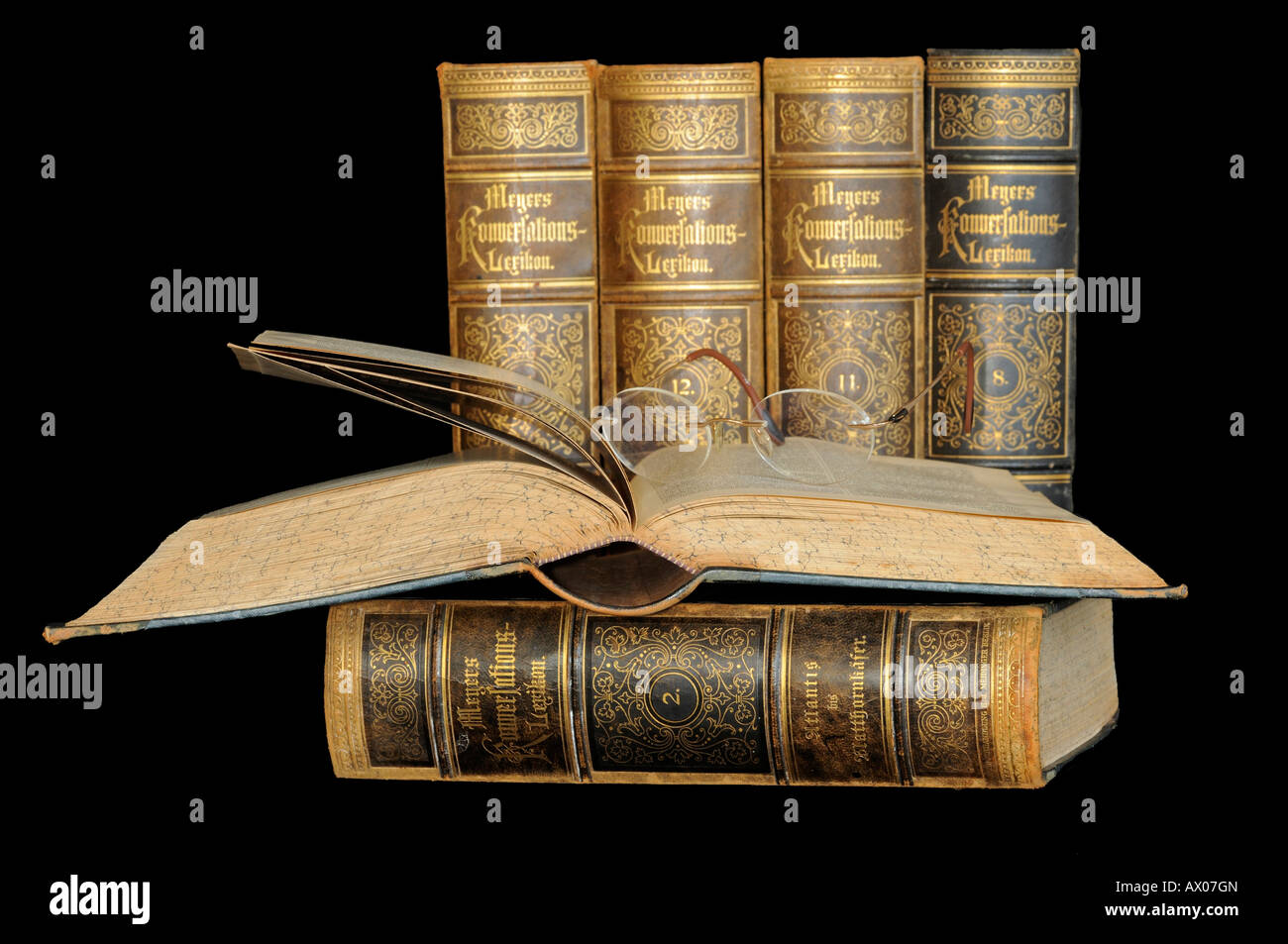 Ein Stapel von alten Enzyklopädie Stockfoto