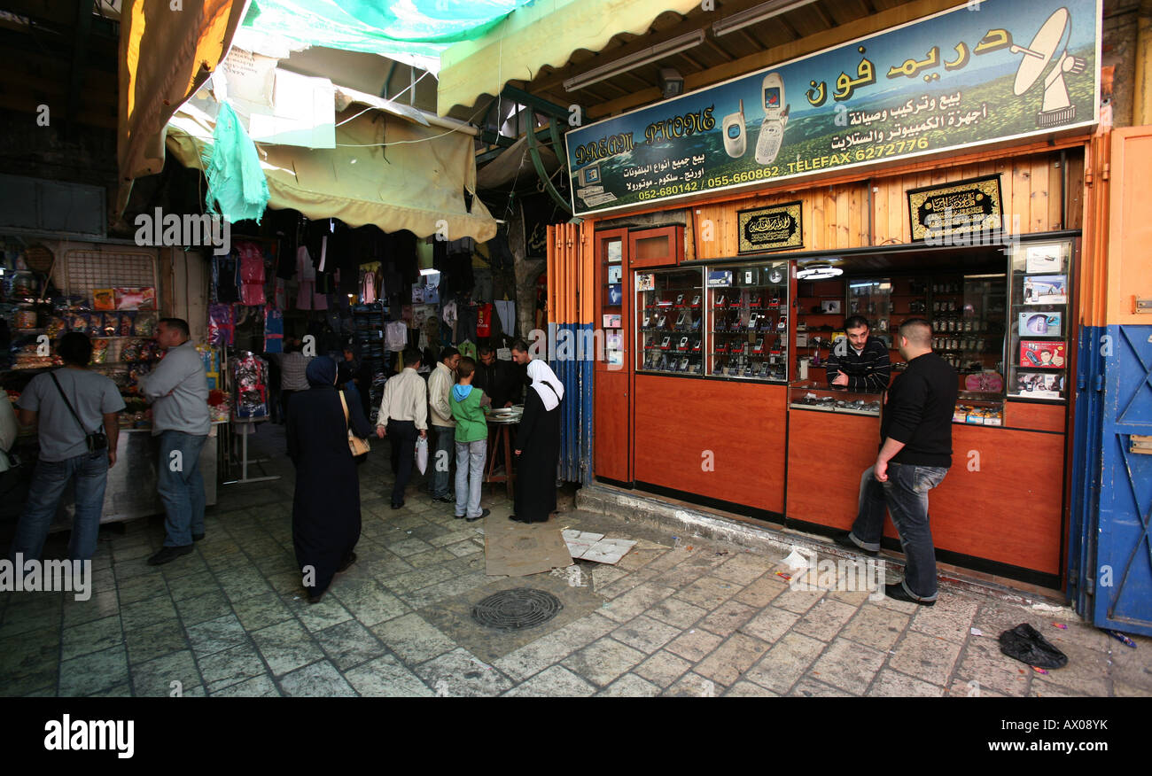 Ein Telefon-Speicher auf einem Markt im alten Teil der Stadt von Jerusalem Stockfoto