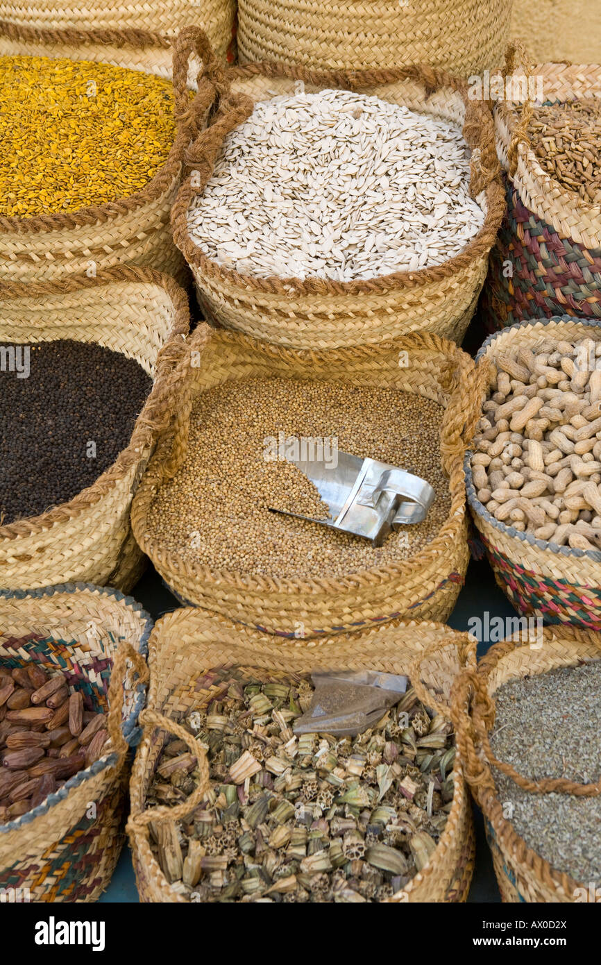 Gewürzen, Nüssen und Impulse im lokalen Markt, Assuan, Ägypten Stockfoto