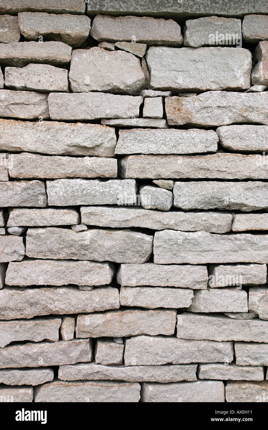 Nahaufnahme von einer Steinmauer gemacht aus flachen Steinen in Gotland Schweden Stockfoto