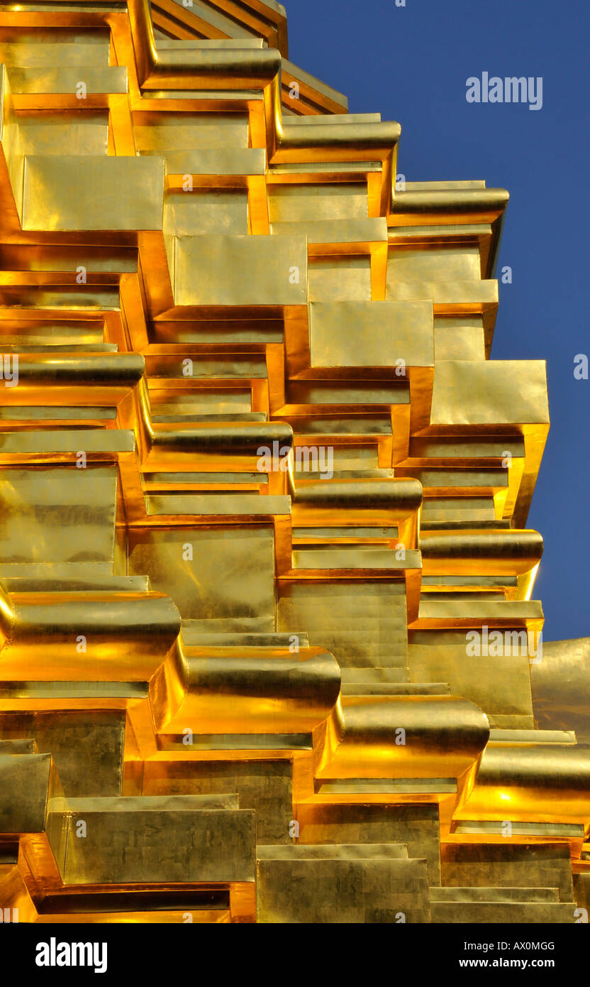 Goldenen Schindeln, Sareerikkatartsirirak Pagode am Wat Phan auf, eingeweiht von König Bhumipol am 9. Juni 2007, Chiang Mai, Thailan Stockfoto