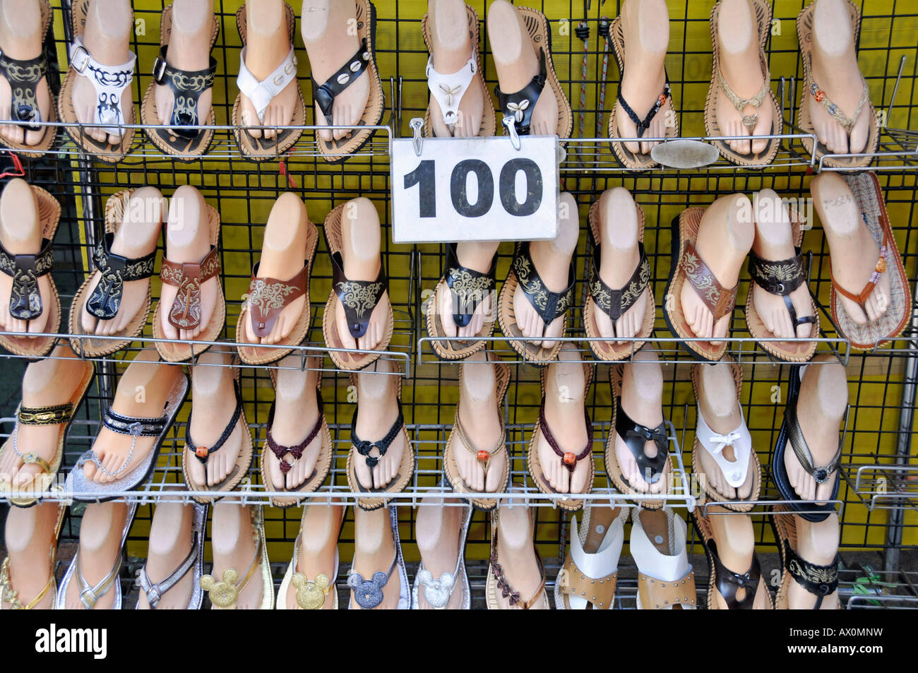 Sandalen für Verkauf, Bangkok, Thailand, Südostasien, Asien Stockfoto