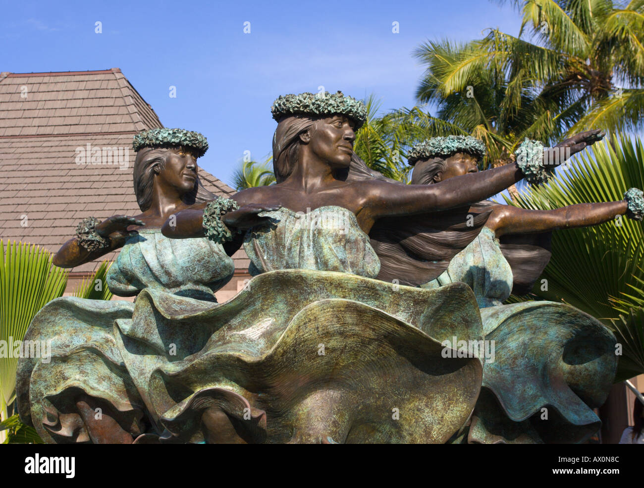 Schöne Bronzestatue des hawaiianischen Tanz Trio bei Keahole Kona International Airport Big Island Hawaii Stockfoto