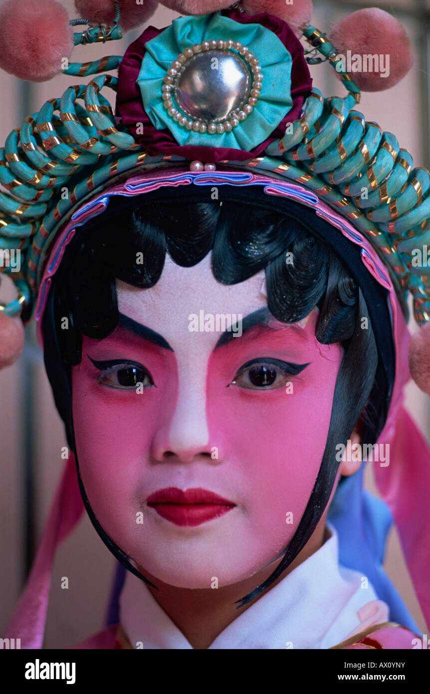 China, Hong Kong, Porträt des Kindes in chinesische Oper Kostüm gekleidet Stockfoto