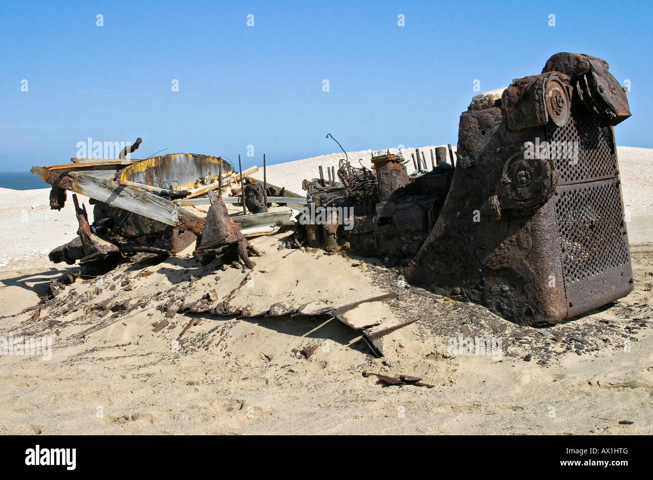 Alte stark verrosteten Kettenfahrzeug verboten Diamant Bereich, Saddlehill, Atlantik, Namibia, Afrika Stockfoto