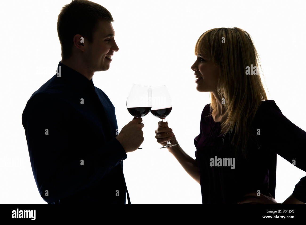 Ein Heterosexuelles Paar Toasten Weingläser Stockfoto