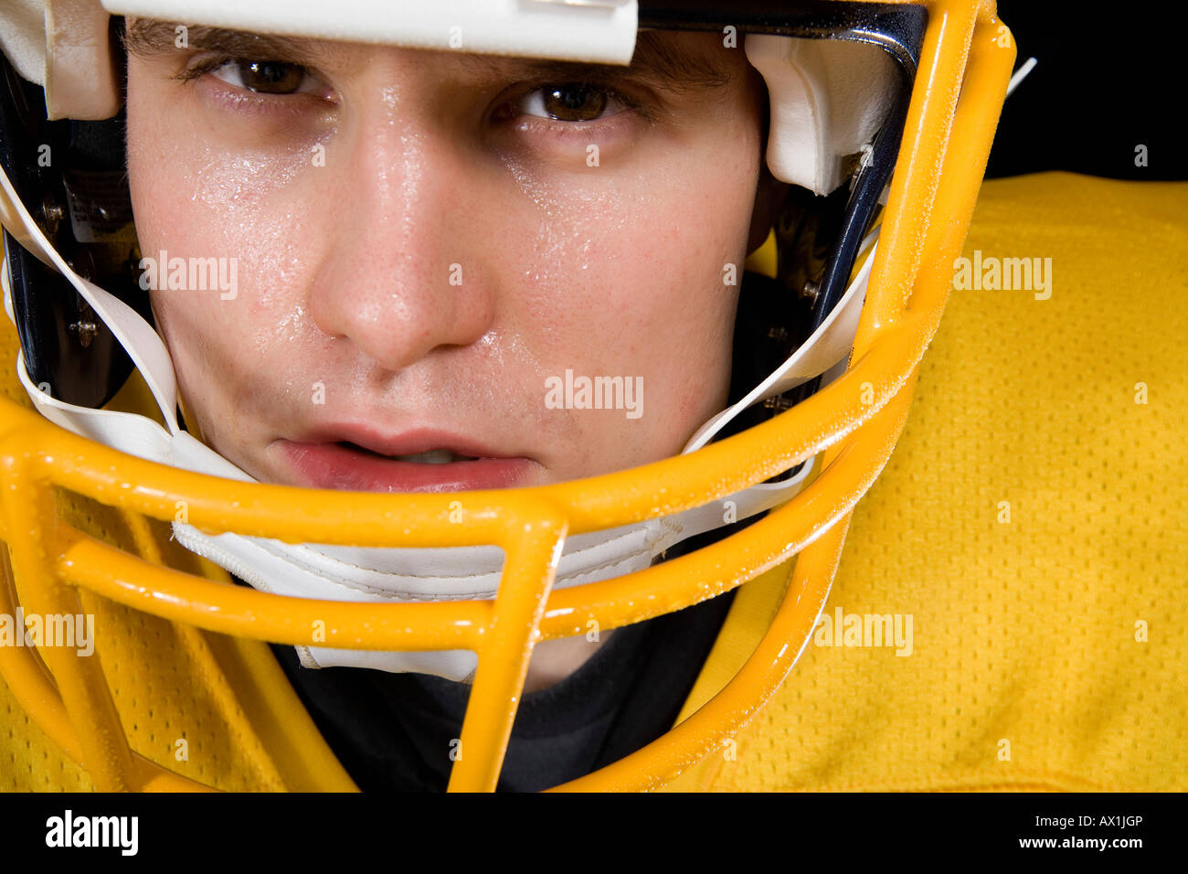 Kopfschuss von einem American-Football-Spieler Stockfoto