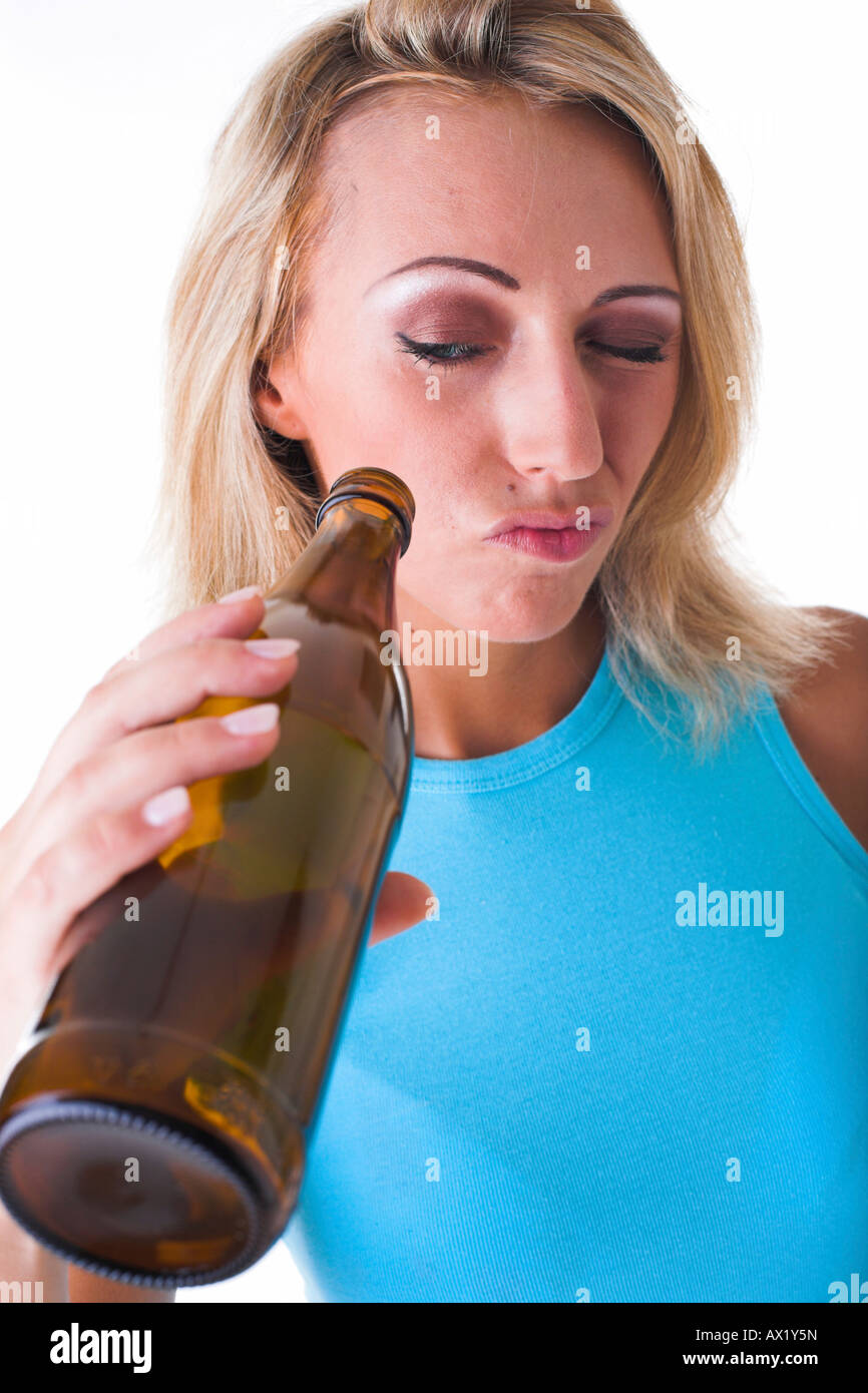 Frau mit leeren Flasche Stockfoto