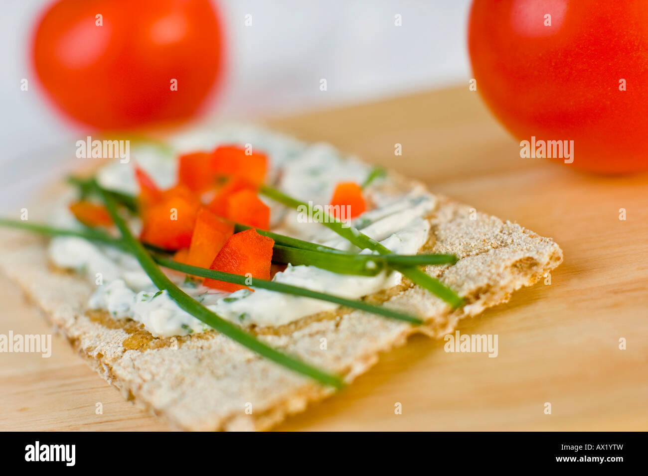 Knäckebrot mit Frischkäse Stockfoto