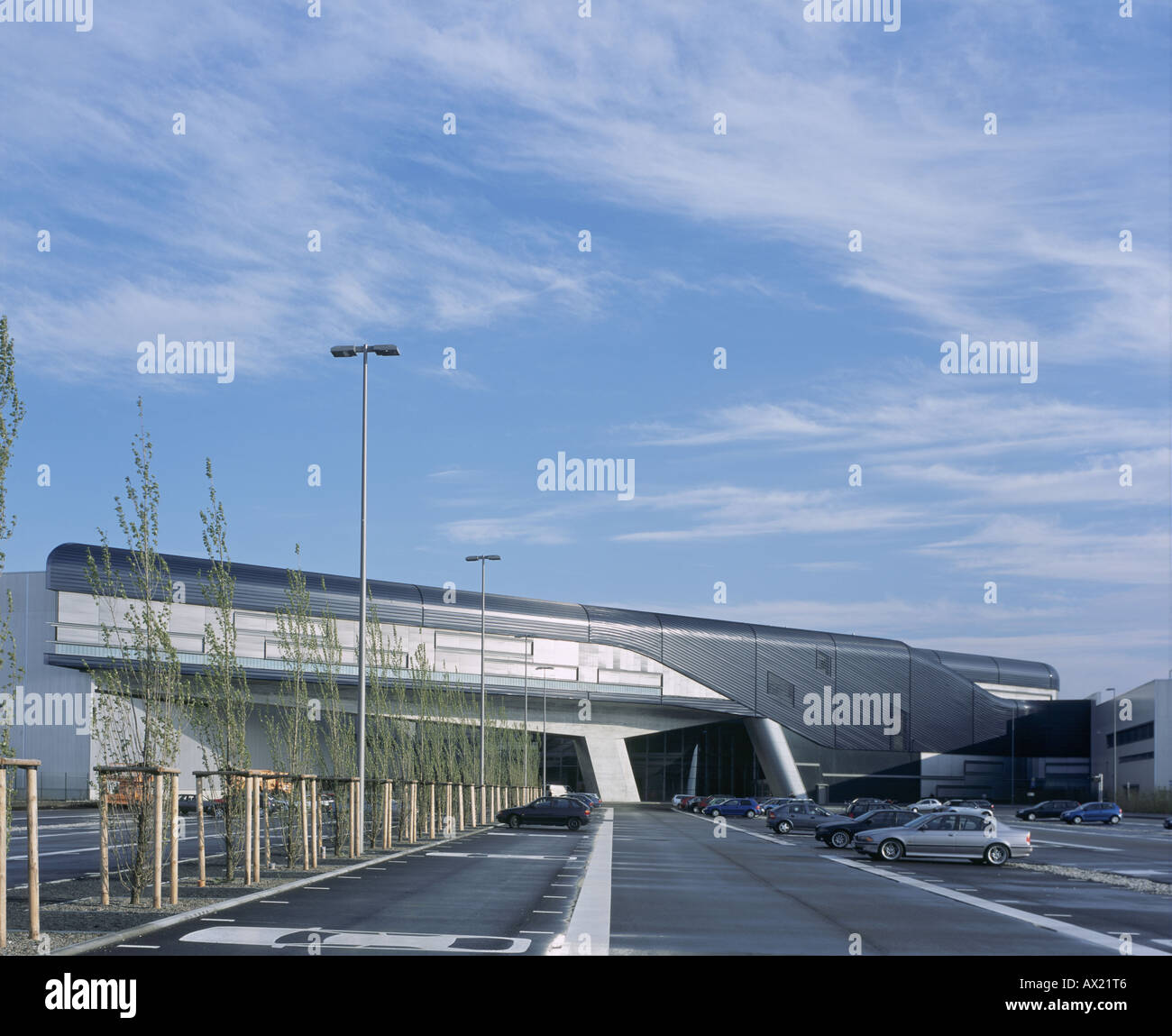 Bmw Niederlassung Leipzig Zwickauer Straße Leipzig BMW WERK LEIPZIG ZENTRALGEBÄUDE, LEIPZIG, DEUTSCHLAND Stockfotografie